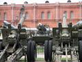 Здание музея артиллерии, инженерных войск и войск связи. датой основания музея считается 29 августа 1703 года. В настоящее время артиллерийский музей в Санкт-Петербурге является одним из крупнейших военно-исторических музеев мира.